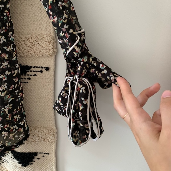 Azalea Tie Sleeve Blouse - Picture 2 of 4